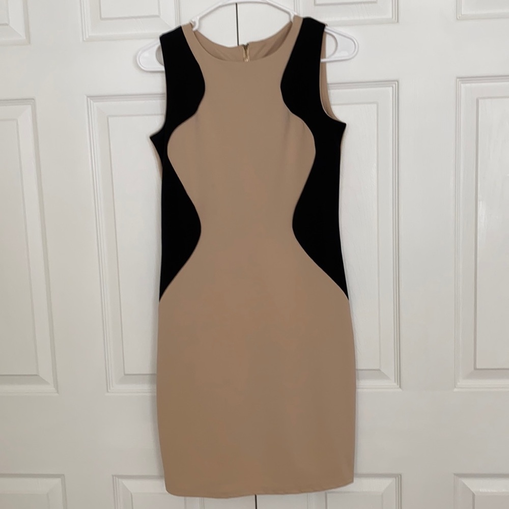 Beige/black sleeveless stretch body-con tube dress